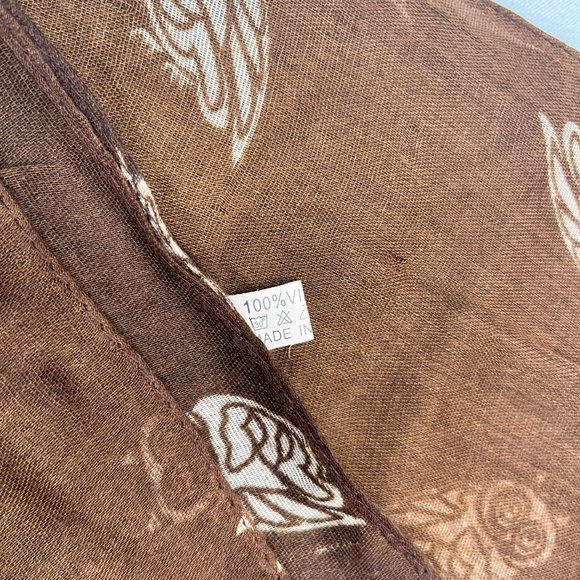 🦉 Brown Viscose Scarf with Owls – Soft & Playful - Picture 3 of 4